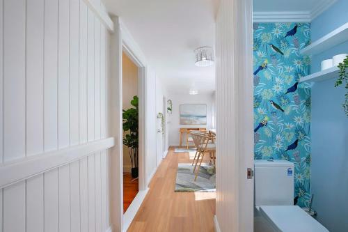 Strathendrick Timeless Queenslander Haven near CBD - image 4