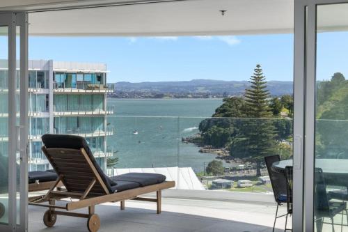 Oceanside Apartment with Iconic Views