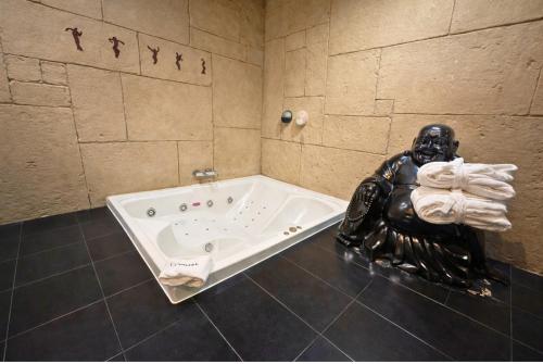 Badkamer, V Hotel in Mostoles