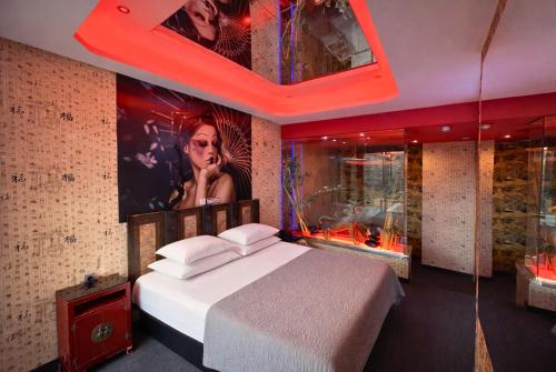 V Hotel in Mostoles