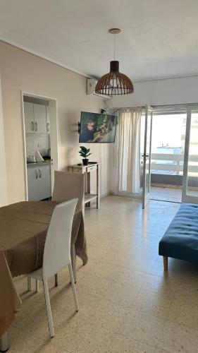Departamento 2 ambientes con balcón y vista al mar
