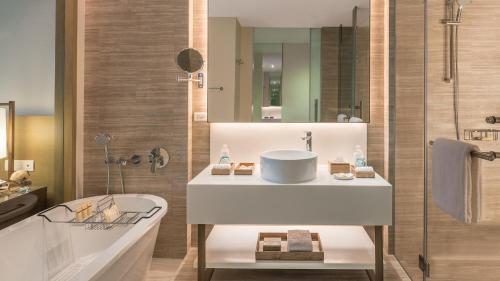 room detail thumbnail 2