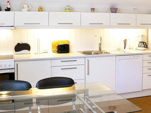 Iekārtas, 4 person holiday home in Sørbøvåg (4 person holiday home in Sørbøvag) in Sørbøvågen