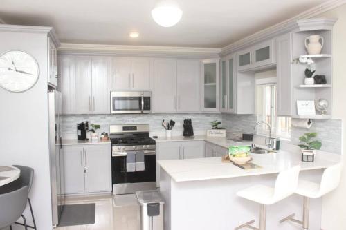 Island VYB Luxe Villa Ochi Rios With SOLAR system in เบรดนัท ฮิลล์