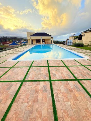 Island VYB Luxe Villa Ochi Rios With SOLAR system in เบรดนัท ฮิลล์