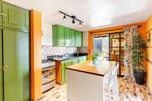 Casa Alta - View over clouds with fireplace in Constanza