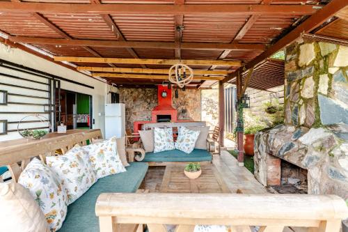 Casa Alta - View over clouds with fireplace in Constanza