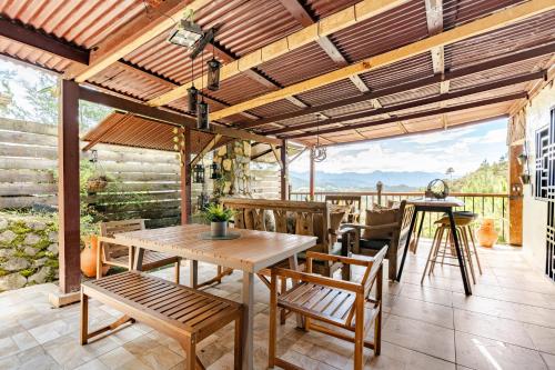 Casa Alta - View over clouds with fireplace in Constanza