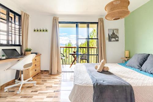 Casa Alta - View over clouds with fireplace in Constanza