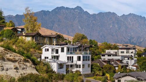 Queenstown Hill House - House Only - image 13