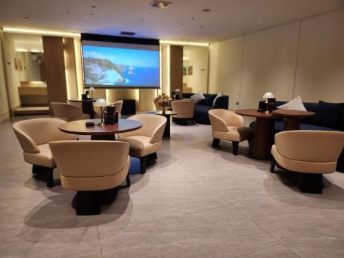 jaettu olohuone/TV alue, Ow! Hotel Boutique in Kemayoran