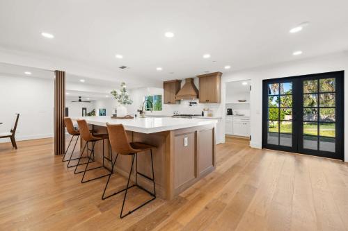 Spacious Modern Farmhouse Retreat with Two Kitchens and Pool - Ideal for Large Groups and Families in Poway