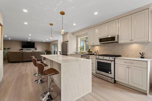 Spacious 3BR Family Home in Quiet Coquitlam in โคควิตแลม (BC)