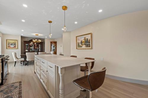 Spacious 3BR Family Home in Quiet Coquitlam in โคควิตแลม (BC)