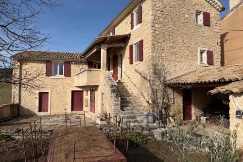Le Clos Lau-Tave Charming 110 m Provençal home with private garden (Le Clos Lau-Tave Charming 110 m Provencal home with private garden) in Simiane-la-Rotonde