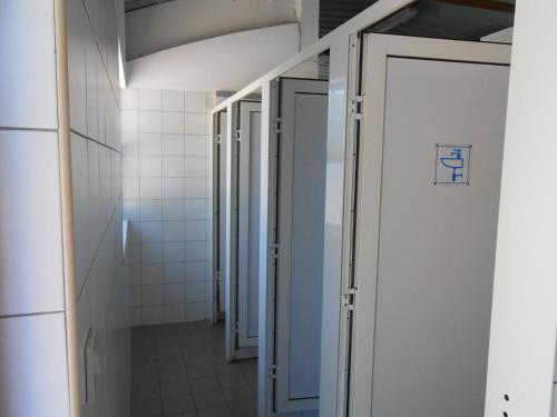 Camping de Tournus - Drole de cabane - image 3
