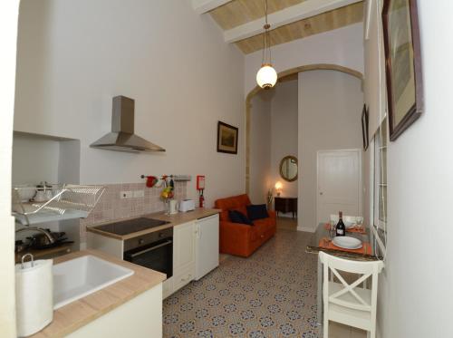 Deluxe Double Room image 10