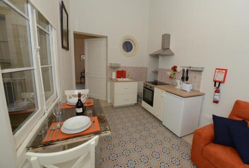 Deluxe Double Room image 7