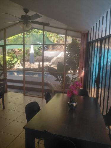 Casa Colibri con piscina entre Bosque y Mar en Punta Leona in Herradura