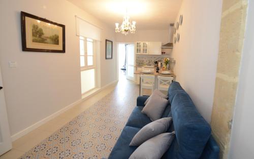 Deluxe Double Room with Side Sea View room in Paulos Valletta