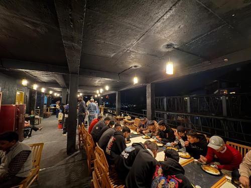 New Suraj Inn - Nestled near Hadimba Temple ! Rooftop Cafe ! Private Parking photo 5