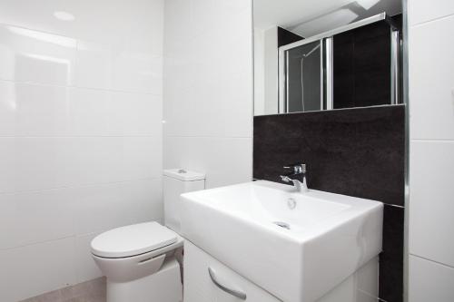 Bristol Sunset Beach - Holiday Apartments - image 8