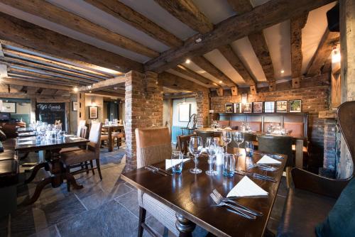 The Ostrich Inn London Heathrow - image 9