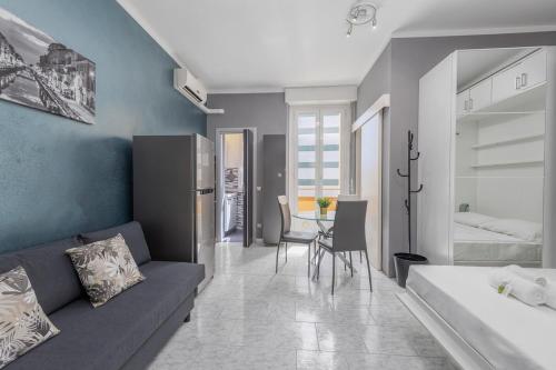 2 min to Tram and Bus - 5min to MXP Shuttle - Air Conditioning - Balcony