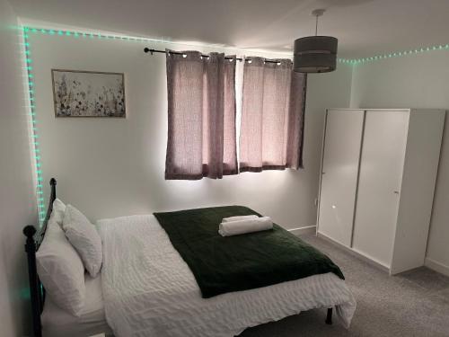 One Bedroom Apartment Near Royal Infirmary & Easy Access to Edinburgh Centre in Danderhall