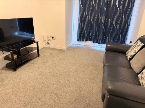 One Bedroom Apartment Near Royal Infirmary & Easy Access to Edinburgh Centre in Danderhall
