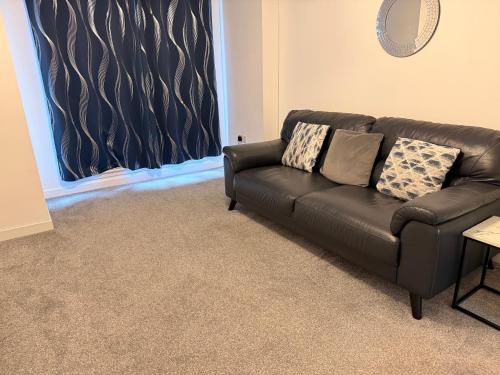 One Bedroom Apartment Near Royal Infirmary & Easy Access to Edinburgh Centre in Danderhall