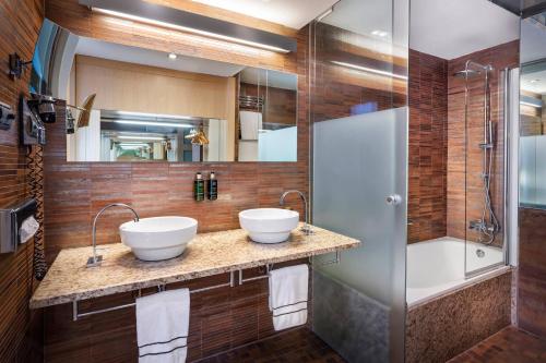 room detail thumbnail 2