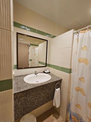 room detail thumbnail 2