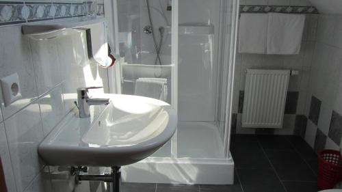 Fürdőszoba, Pension Maria Wallner in Bad Gams