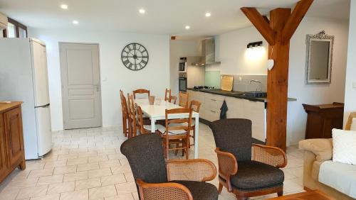 Gîte Campagne au Jardin de Pagès piscine waouh calme et confort gîte à louer Marguestau