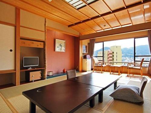 room detail thumbnail 1