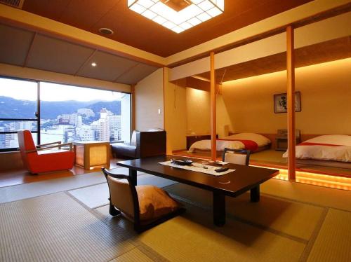 room detail thumbnail 2