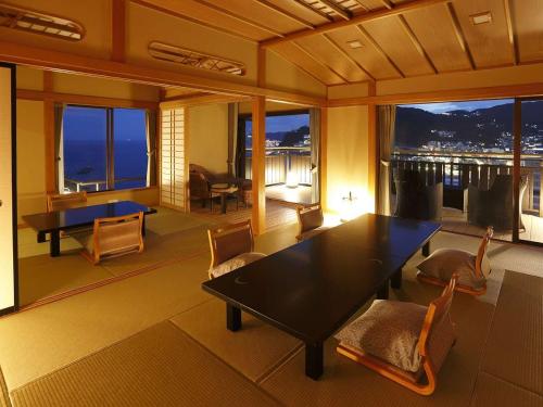 room detail thumbnail 2