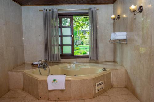 Bany, Safari Park Hotel in Nairobi