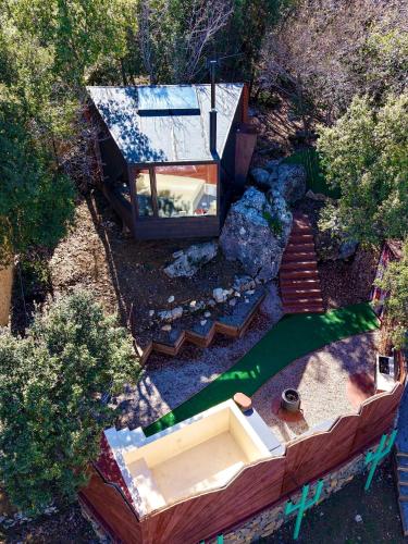 Balkons/terase, BLACKBIRD - Luxury Treehouse - Private Escape with Hot Tub and Pool in Khenchara
