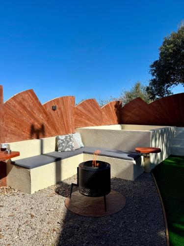 BLACKBIRD - Luxury Treehouse - Private Escape with Hot Tub and Pool in Khenchara