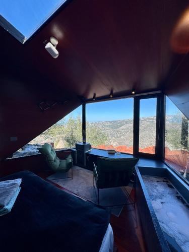 BLACKBIRD - Luxury Treehouse - Private Escape with Hot Tub and Pool in Khenchara