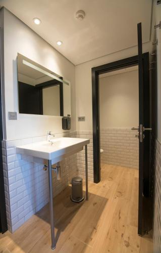 Koisi Hostel Room Type - Twin Room with Shared Bathroom