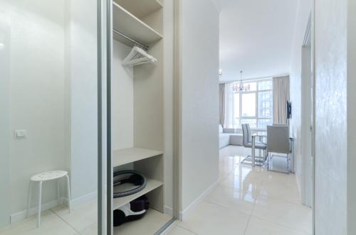 12-214 Central Park John McCain 7 Kyiv centre stunning city view 15 kW backup power Petrovdom Apartment - image 5
