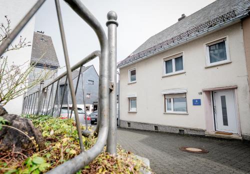 Exterior view, janu-homes - 3 Zimmer Apartment - 4 Betten, Waldblick vom Kirchplatz in Mengerskirchen