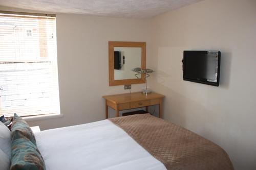 The Warwick Arms Hotel - image 5