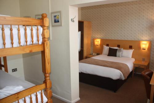The Warwick Arms Hotel - image 7