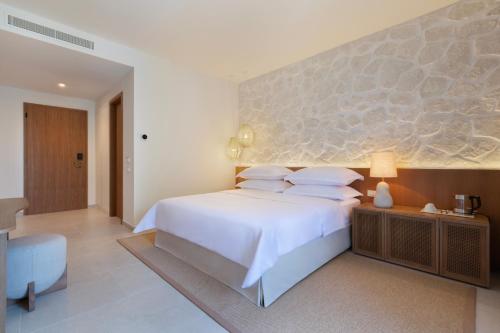 2 twin beds, 1 sofa bed
