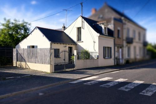 Maison de Bourg La MENITRE in La Ménitré