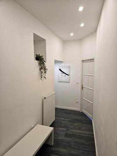 Stylish Riverside Rooms 3